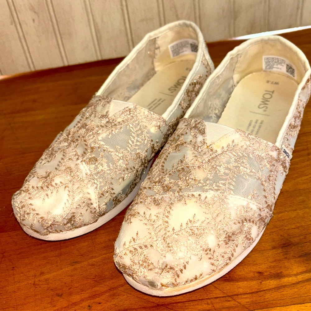 Champagne Lace TOMS Alpargata Hibiscus Women's Lace Slip-On Shoes 7.5